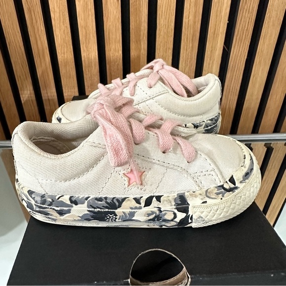 Converse One Star Ox Sneaker White and Pink  Size 6 - Picture 3 of 6